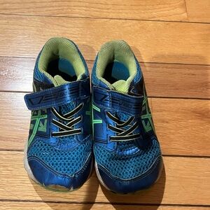 Nike Blue and Green Sneakers with Velcro Closure